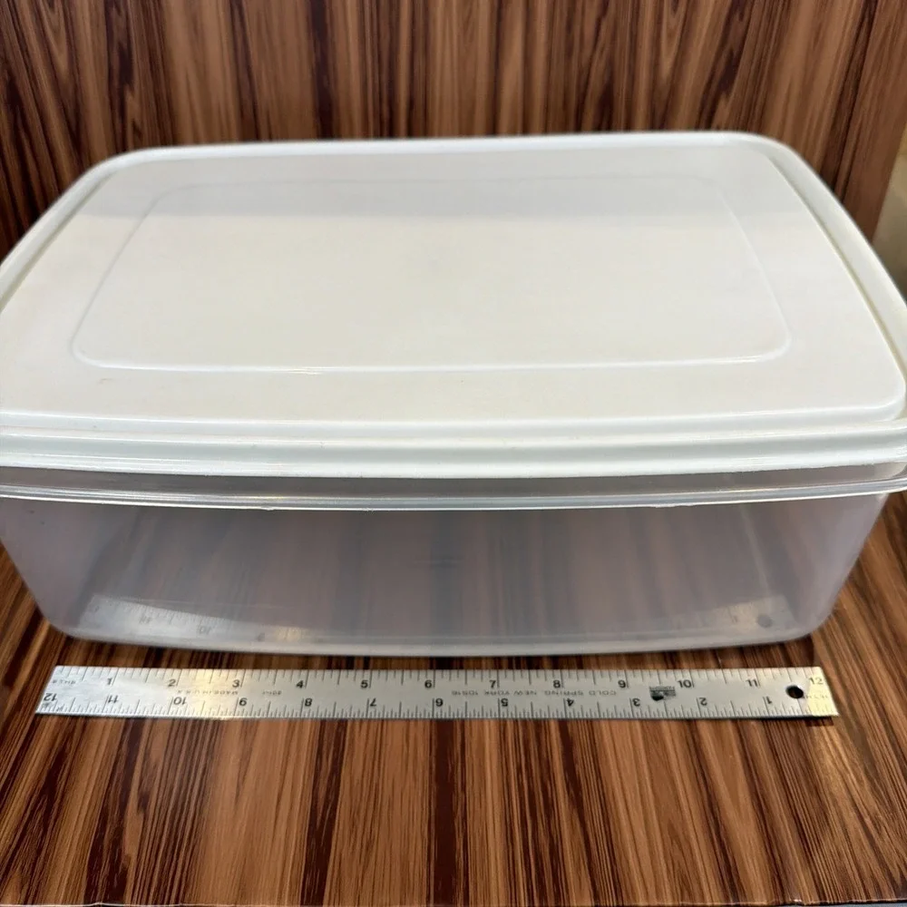 Rubbermaid Vintage 90's 33 Cup #8 Servin Saver 0008 Container Almond Lid